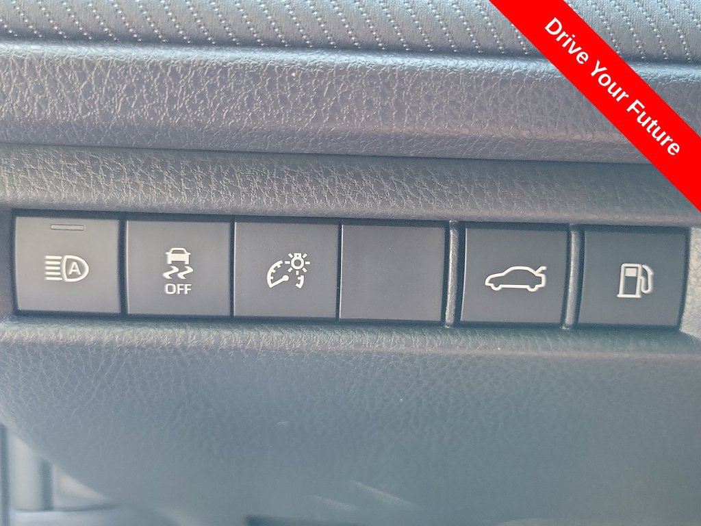 Used 2025 Toyota Camry SE w/ Convenience Package FWD image 16