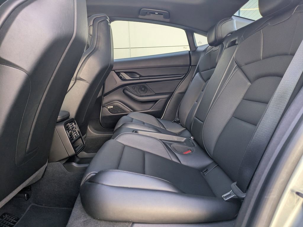 Used 2021 Porsche Taycan image 13