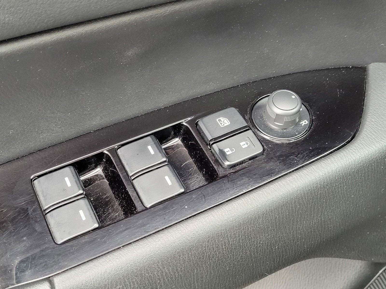 Used 2025 MAZDA CX-5 AWD 2.5 S w/ Preferred Package image 17