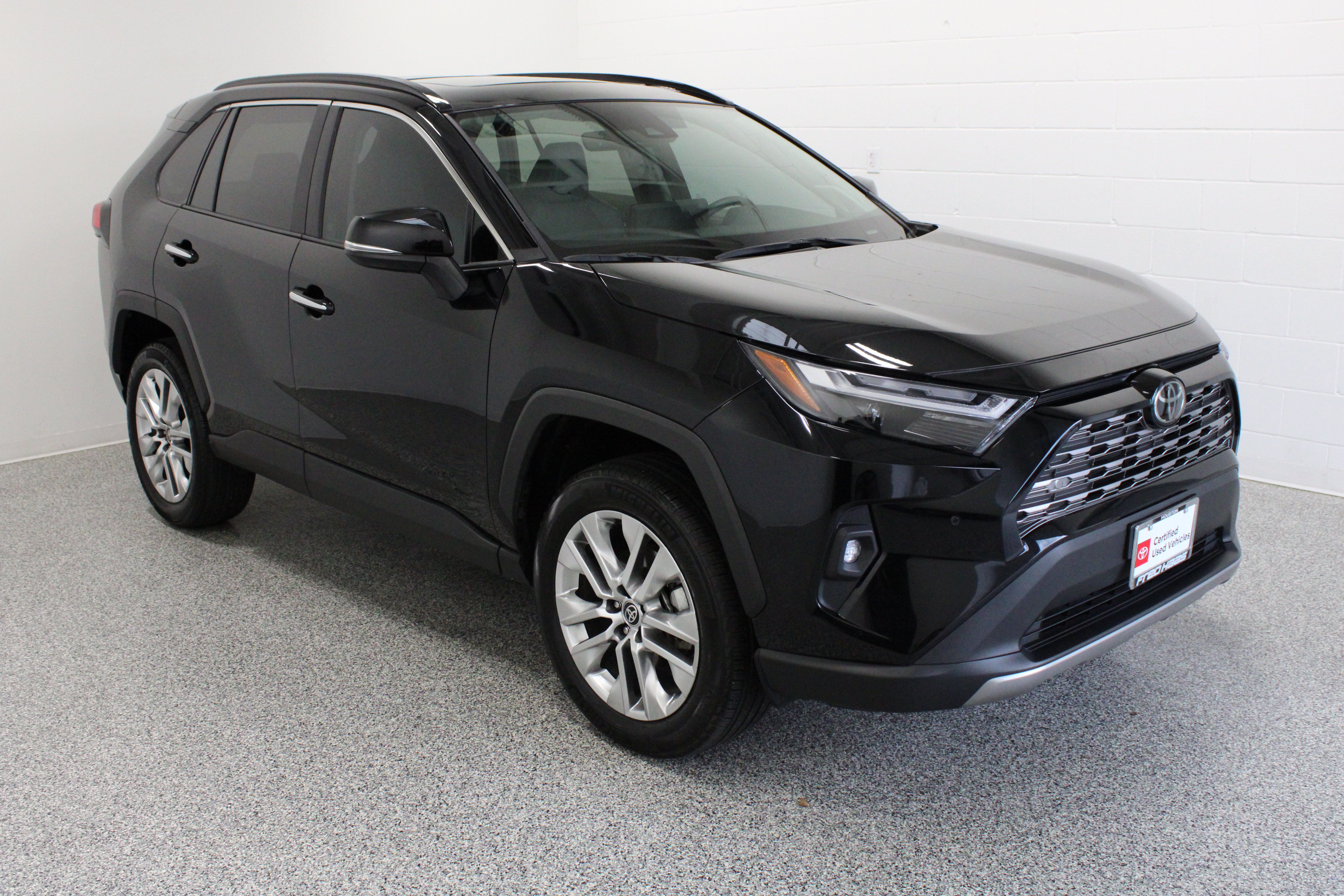 Used 2025 Toyota RAV4 Limited w/ Weather Package AWD/4WD image 4
