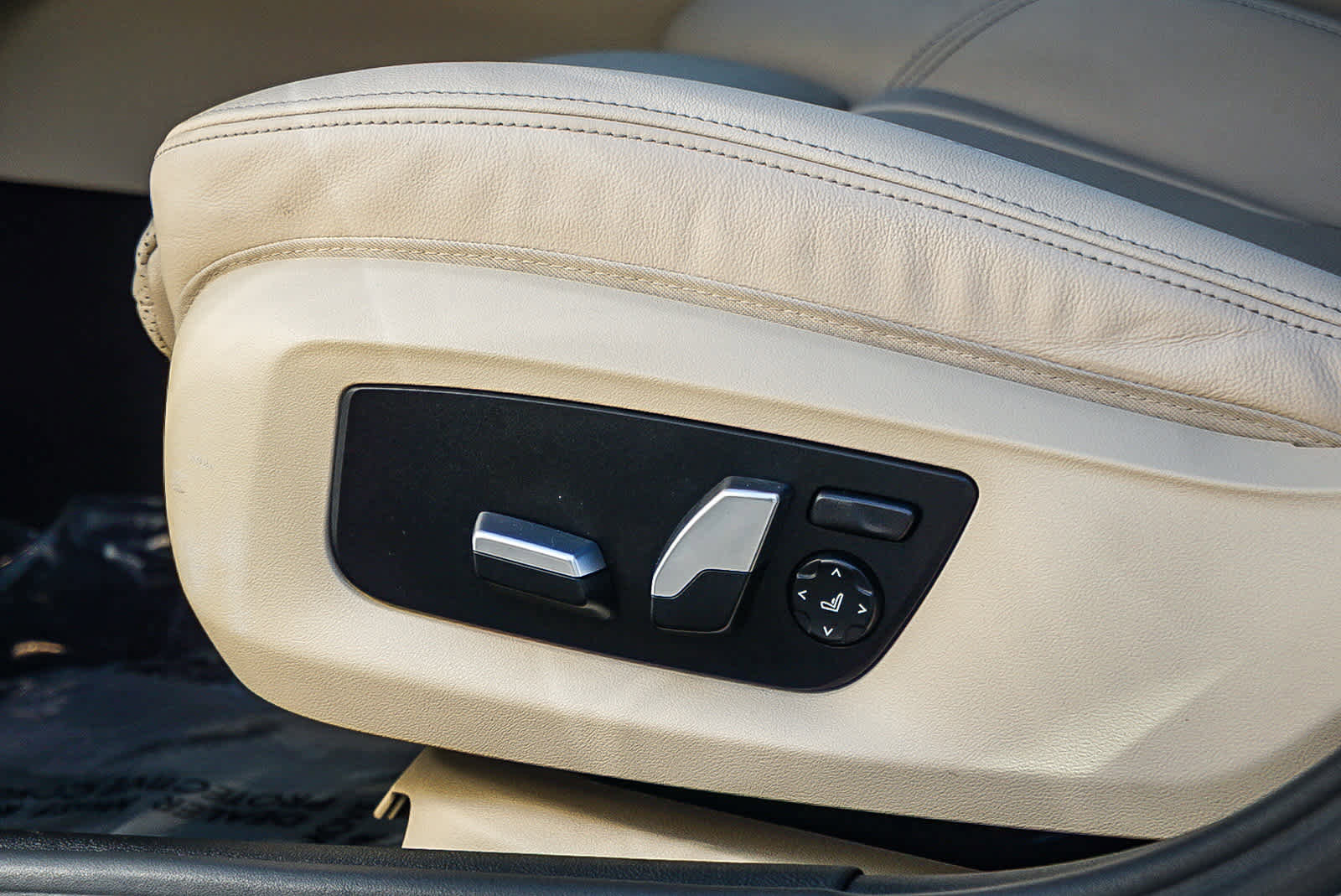 Certified 2023 BMW 530i w/ Premium Package image 21