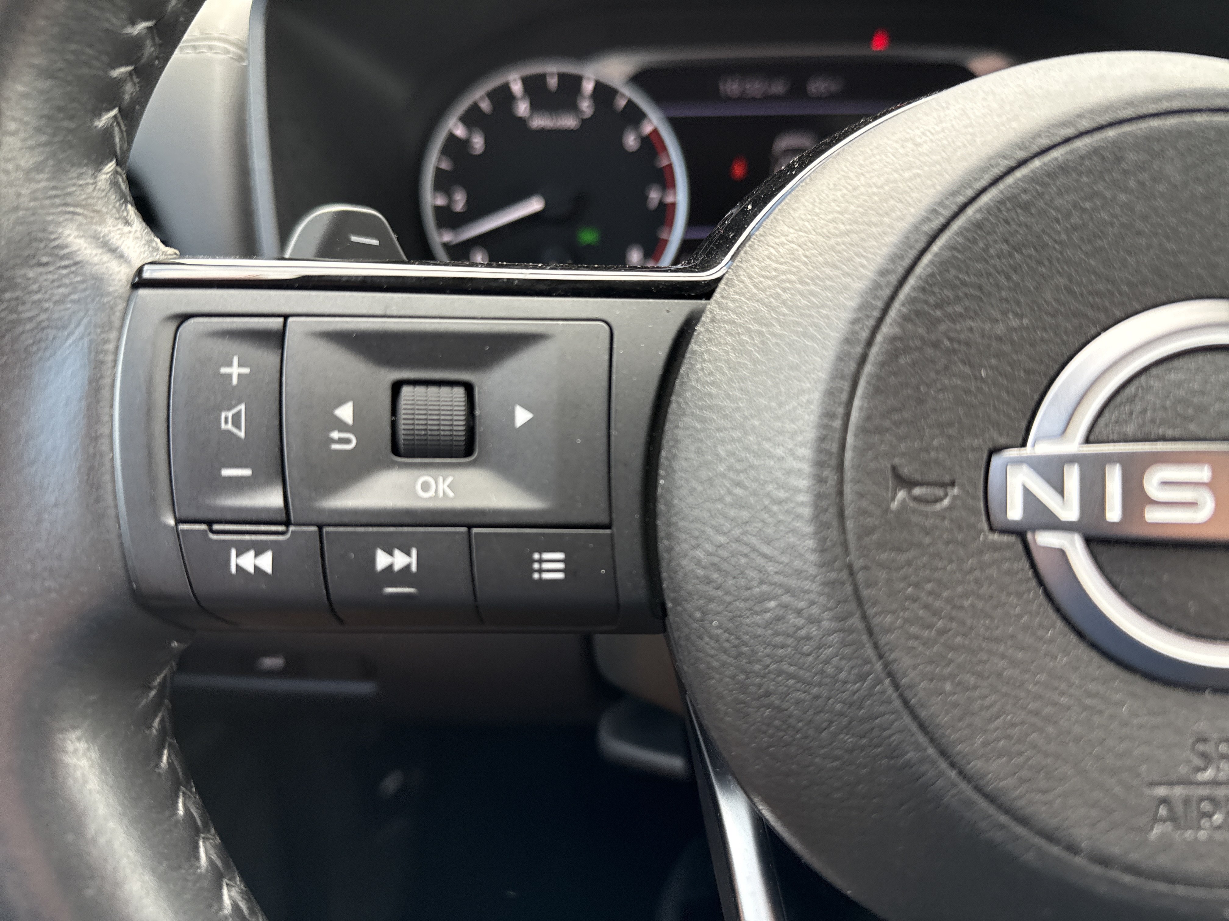 Used 2023 Nissan Rogue SV w/ SV Premium Package AWD/4WD image 18