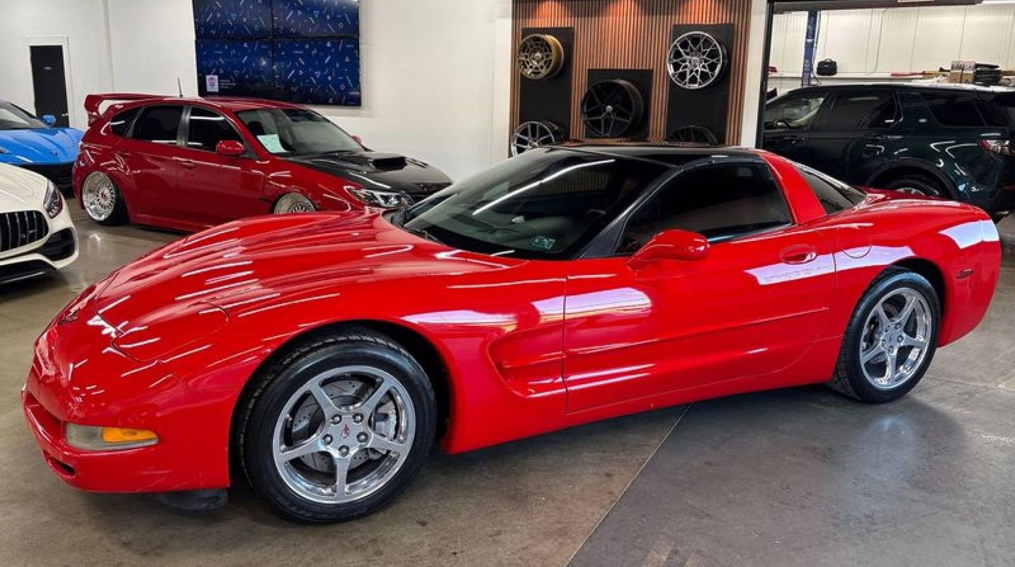 Used 2004 Chevrolet Corvette Coupe w/ Roof Package