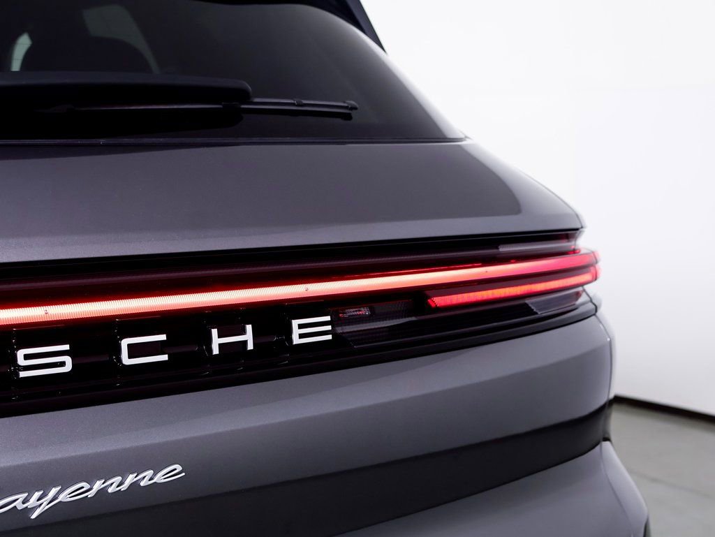 Certified 2025 Porsche Cayenne image 17