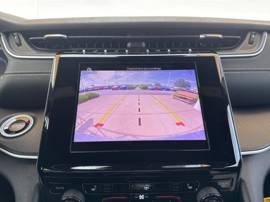 New 2025 Jeep Grand Cherokee Altitude AWD/4WD image 17