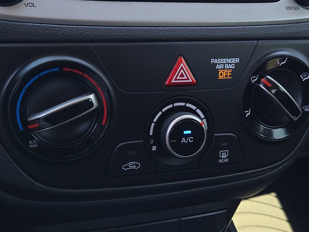 Used 2020 Hyundai Accent SE image 15