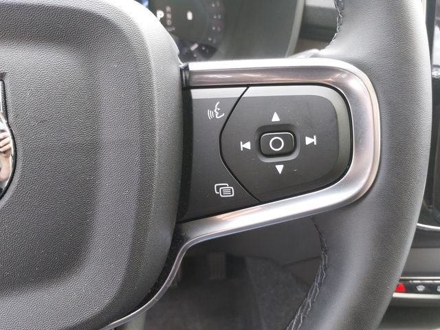 Certified 2026 Volvo XC40 B5 Plus AWD/4WD image 7