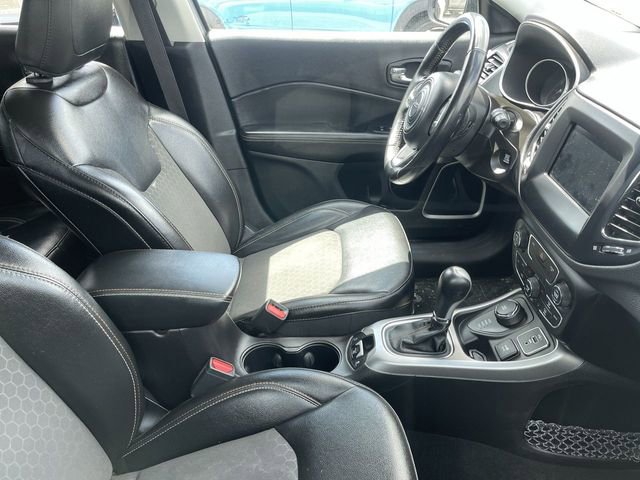 Used 2020 Jeep Compass Latitude w/ Cold Weather Group AWD/4WD image 11