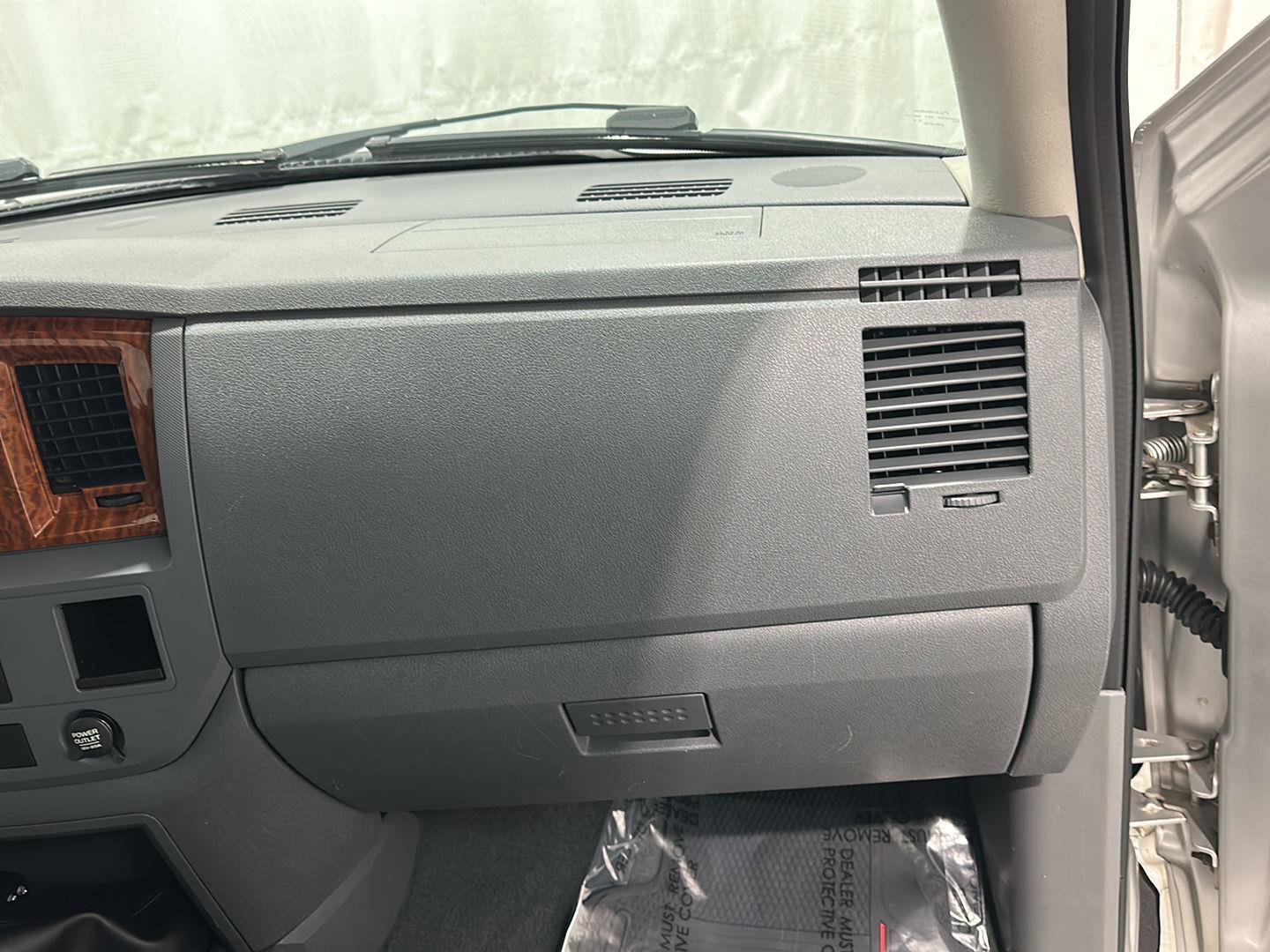 Used 2006 Dodge Ram 2500 Truck SLT image 22