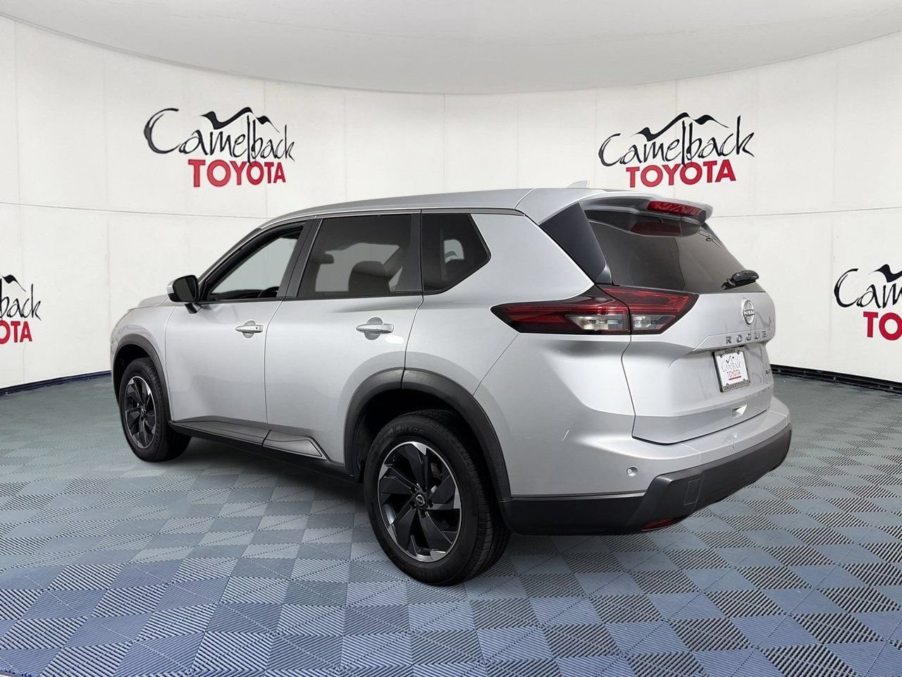 Used 2025 Nissan Rogue SV AWD/4WD image 6