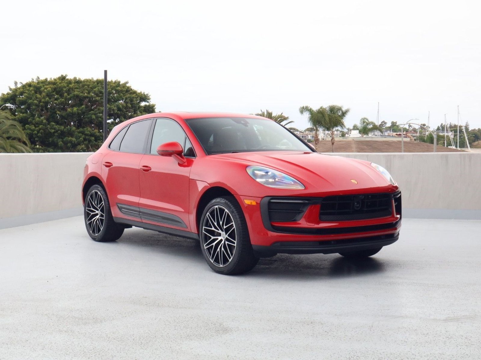 Certified 2025 Porsche Macan AWD/4WD image 7