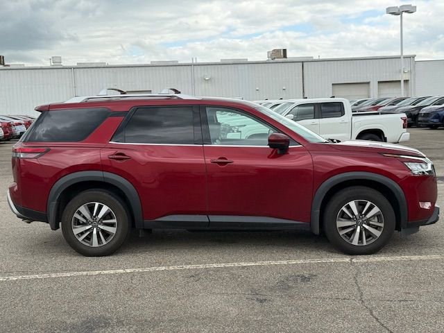 Used 2023 Nissan Pathfinder SL w/ Black Appearance Package image 7