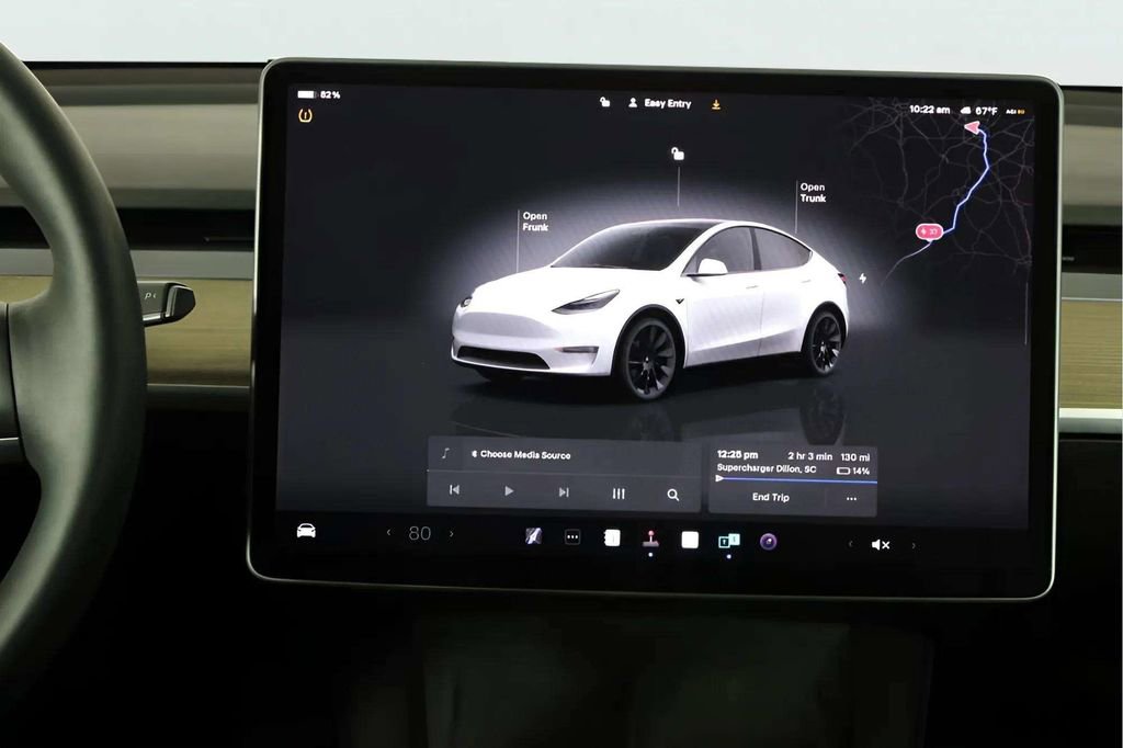 Used 2022 Tesla Model Y Long Range image 22