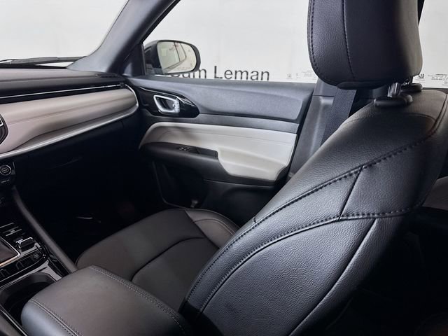 Used 2025 Jeep Compass Limited image 21