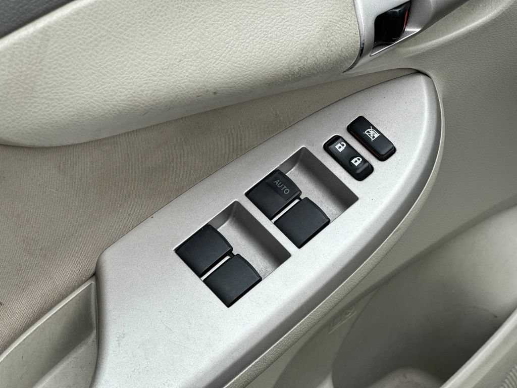 Used 2010 Toyota Corolla LE FWD image 15