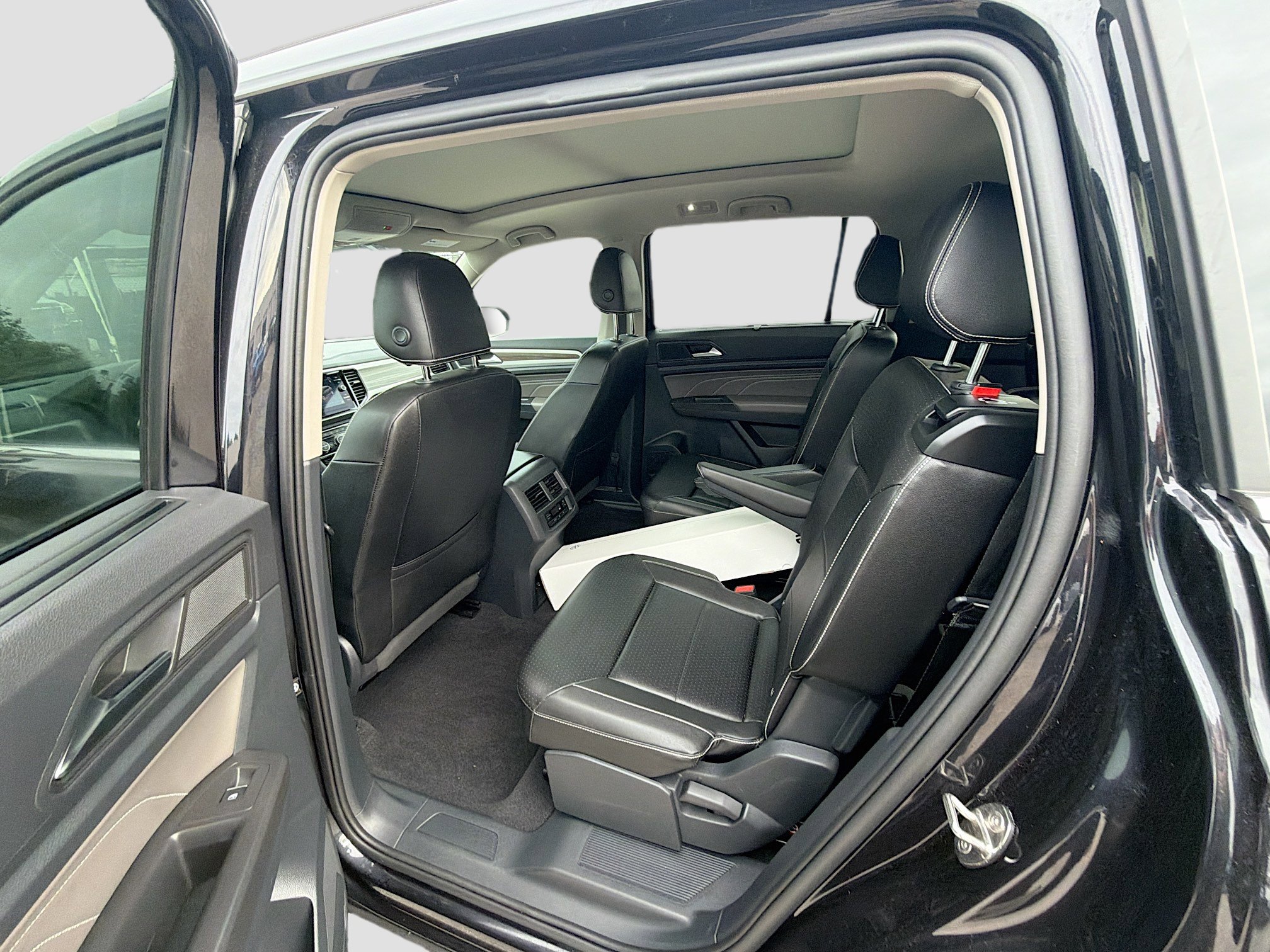 Used 2023 Volkswagen Atlas SEL AWD/4WD image 24