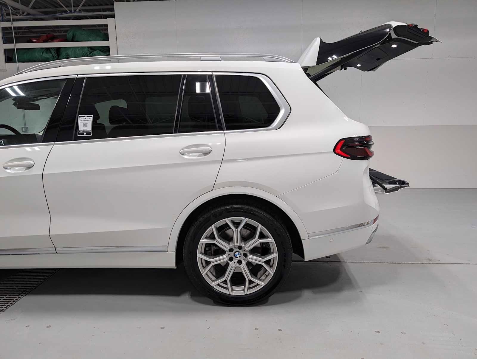 Used 2023 BMW X7 xDrive40i w/ Climate Comfort Package image 10