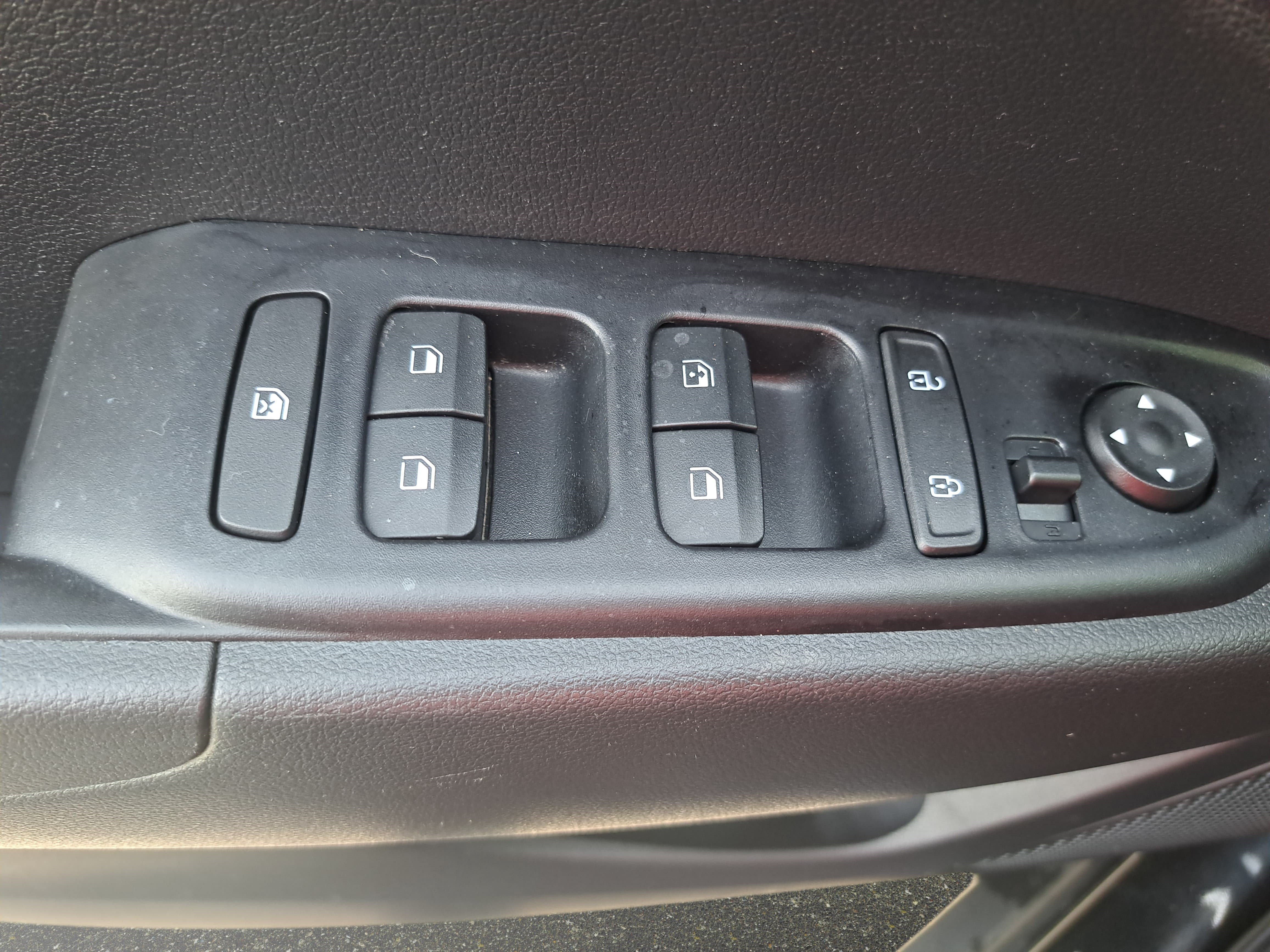 Used 2023 Hyundai Venue SEL FWD image 25