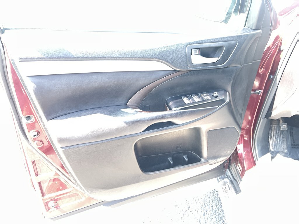 Used 2016 Toyota Highlander XLE FWD image 23