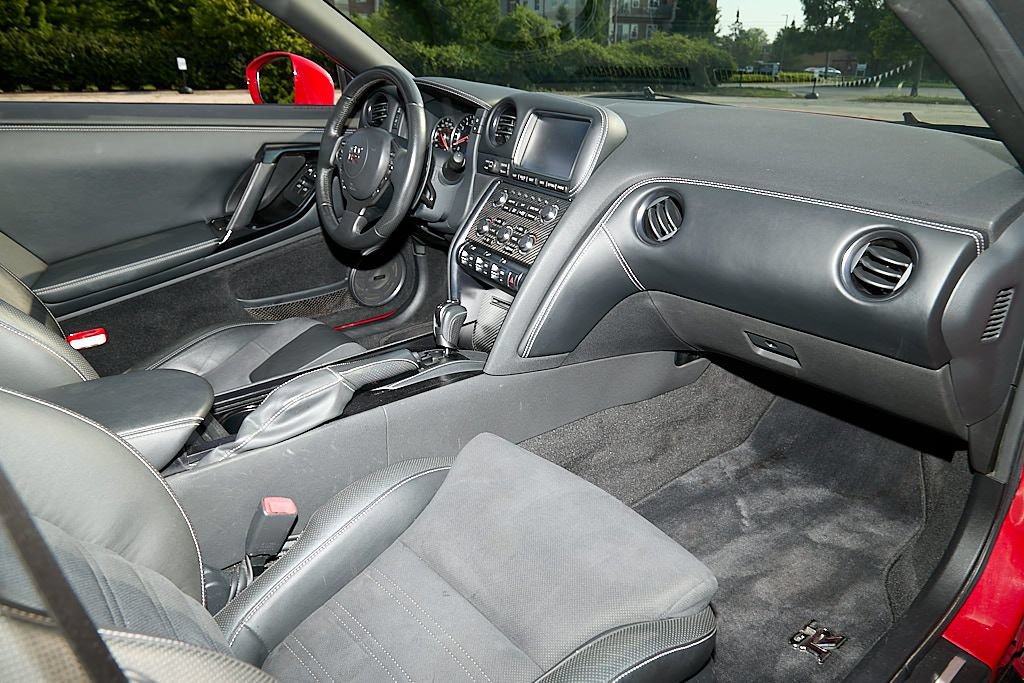 Used 2016 Nissan GT-R Premium AWD/4WD image 39