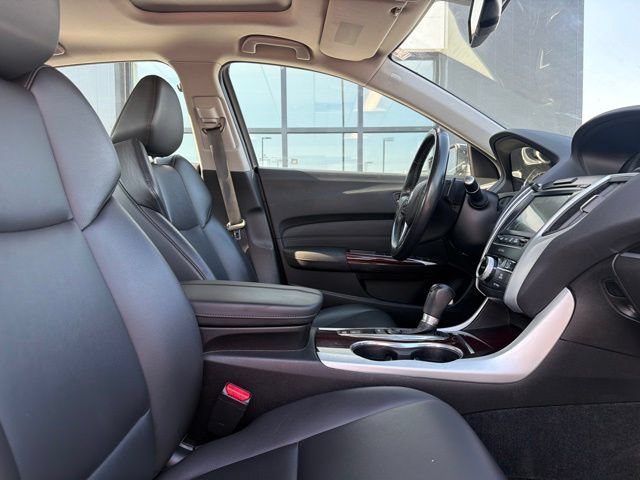 Used 2017 Acura TLX FWD image 11