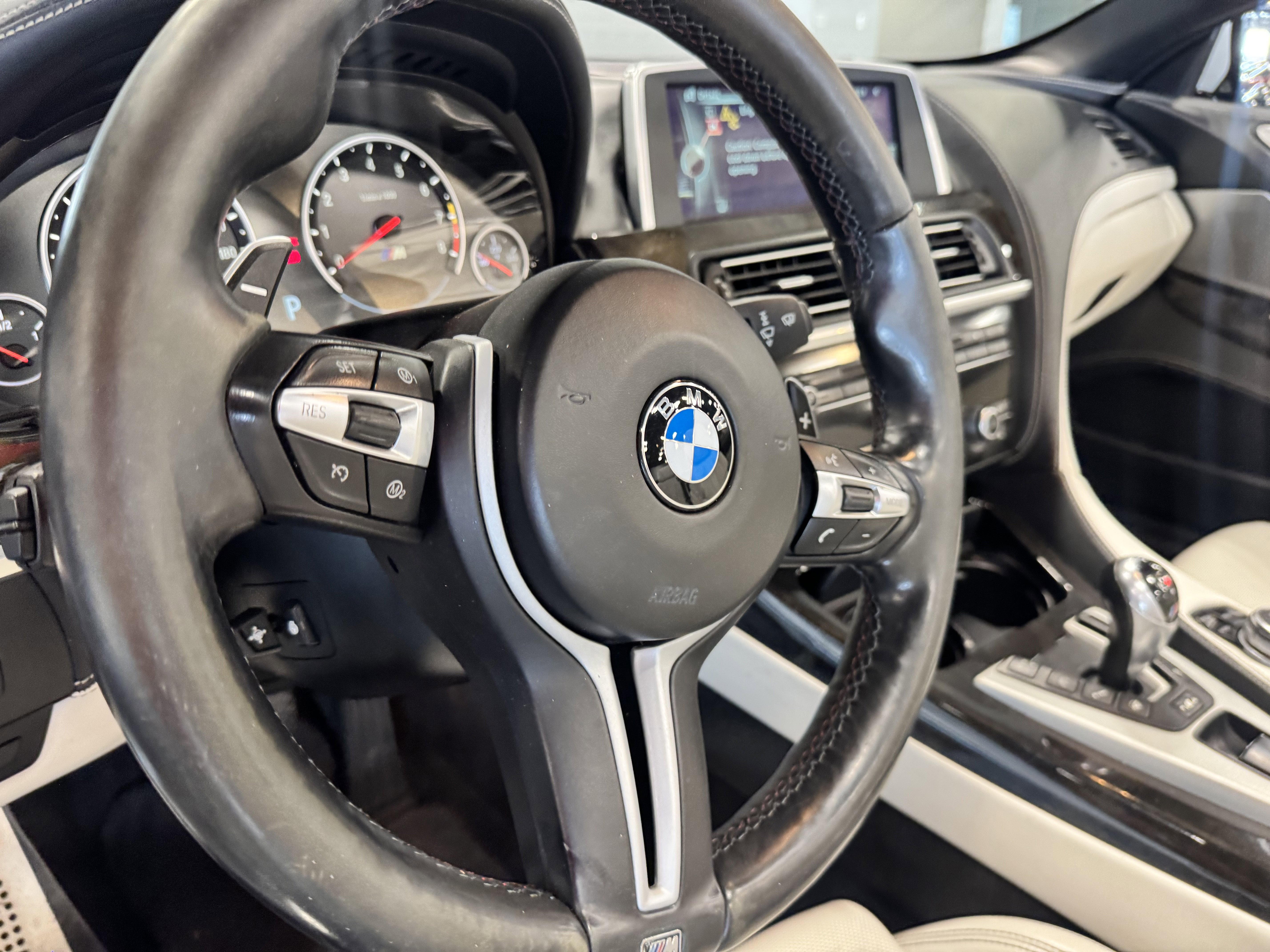 Used 2015 BMW M6 Convertible image 27