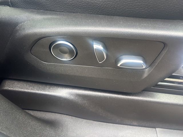 Used 2024 GMC Yukon XL Denali image 16