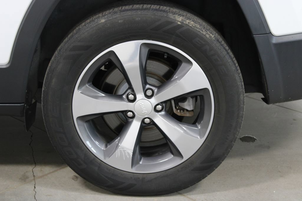 Used 2019 Jeep Cherokee Limited AWD/4WD image 17