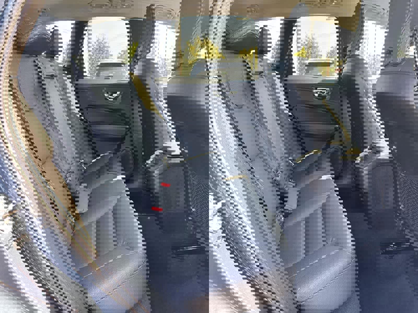 Used 2023 Volvo XC60 B5 Plus image 35