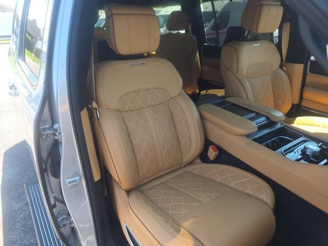 Used 2025 Jeep Grand Wagoneer L Series III w/ Rear Seat Video Group 1 AWD/4WD image 22