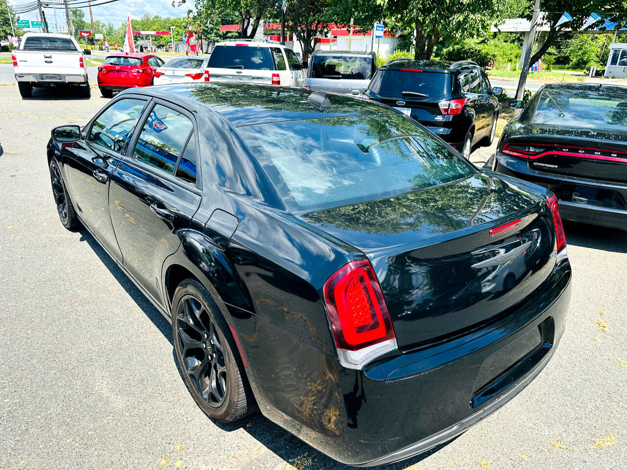 Used 2019 Chrysler 300 S image 4