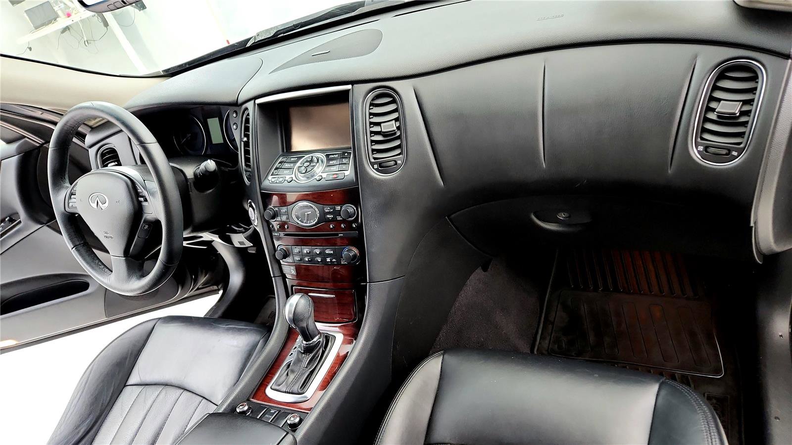 Used 2017 INFINITI QX50 AWD w/ Premium Plus Package image 16