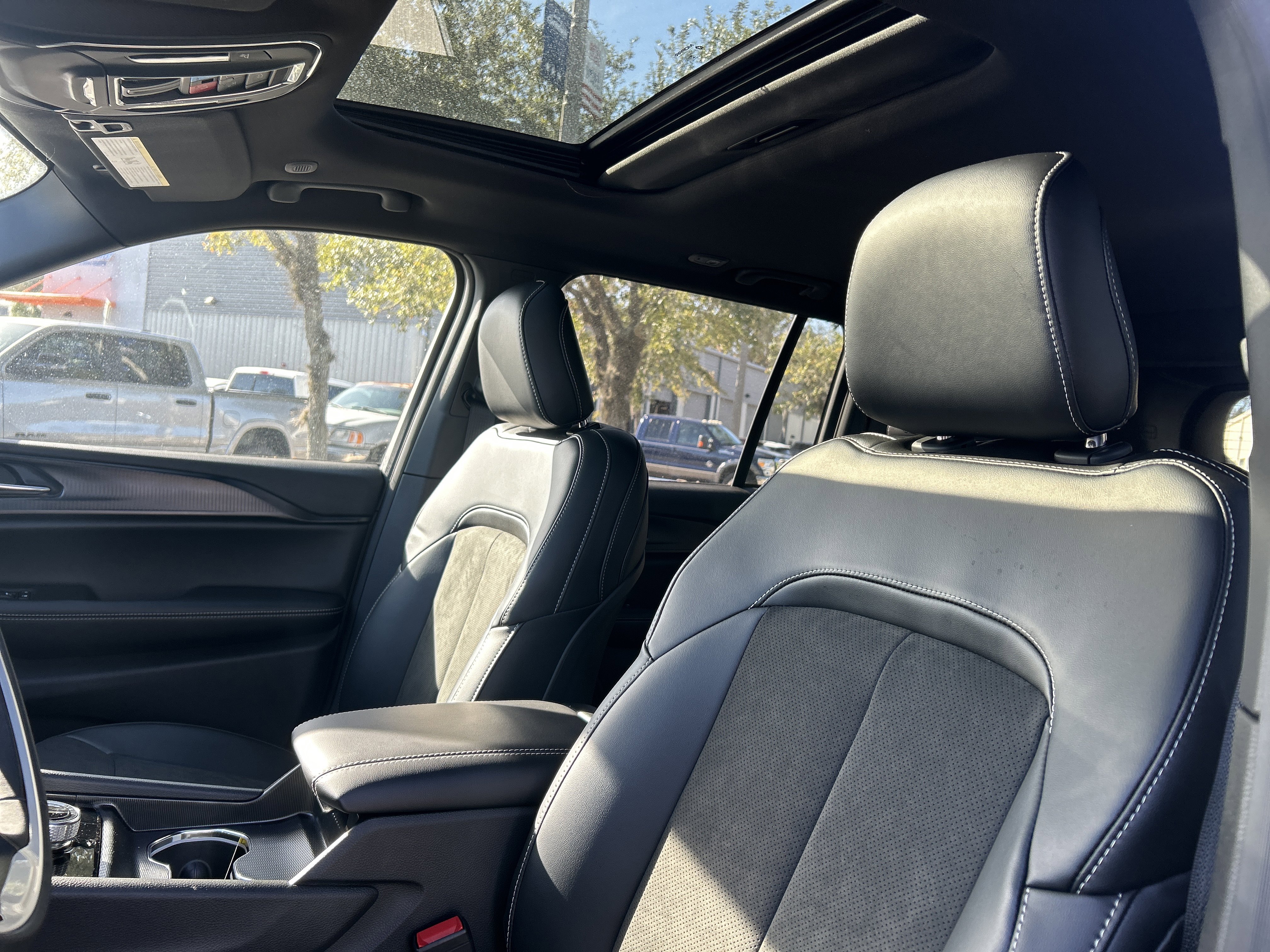 New 2025 Jeep Grand Cherokee Altitude image 15