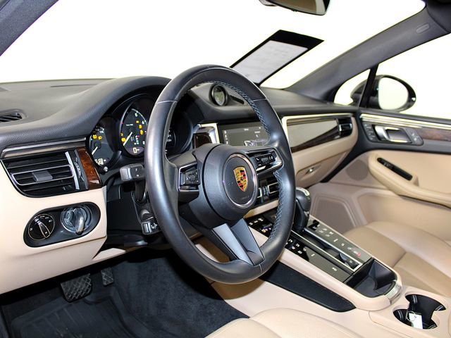 Certified 2023 Porsche Macan AWD/4WD image 4