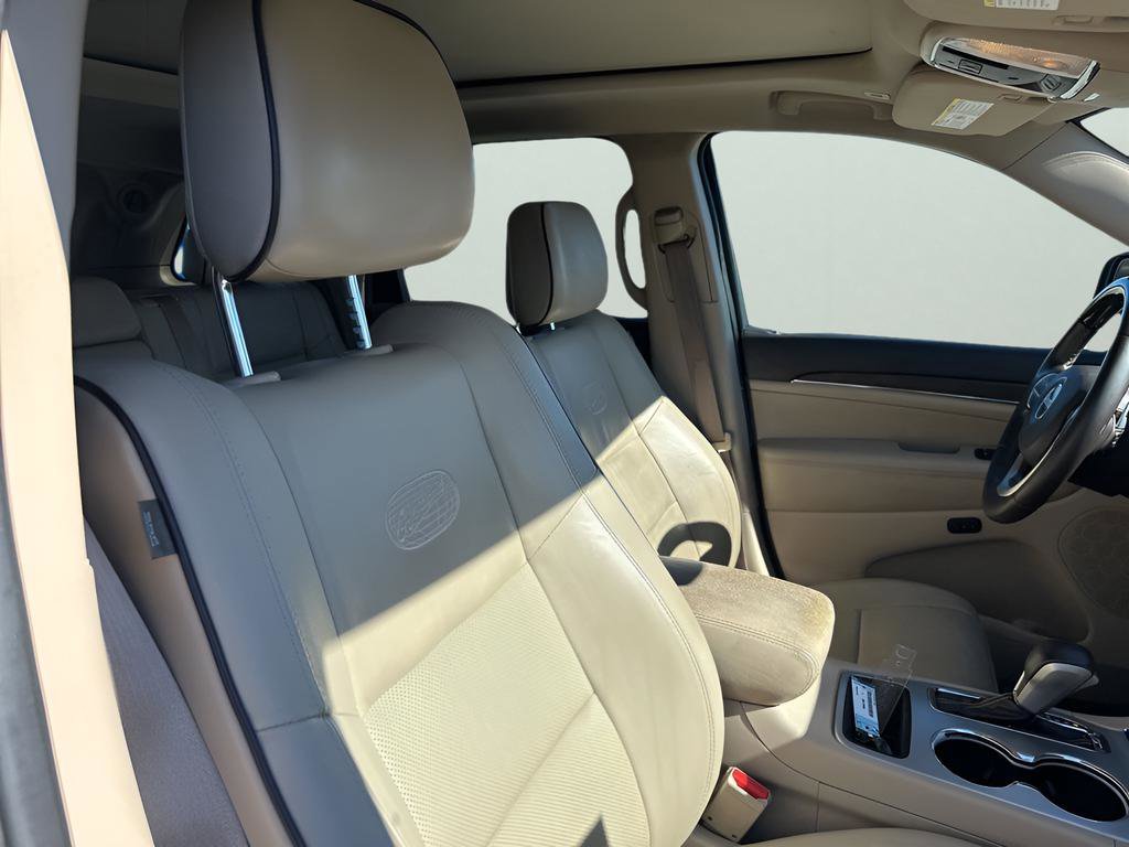 Used 2017 Jeep Grand Cherokee Overland image 14