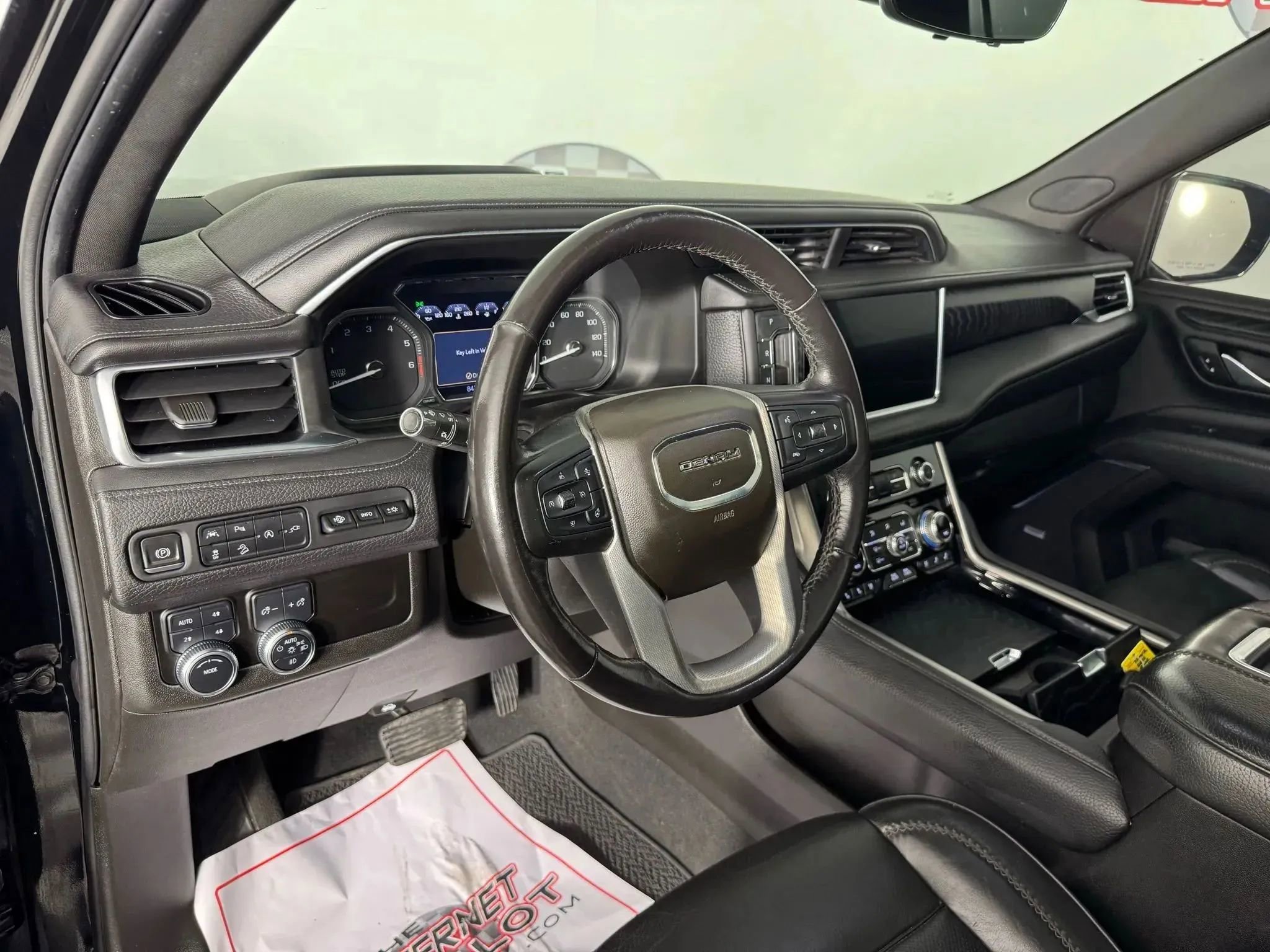 Used 2021 GMC Yukon XL Denali w/ Advanced Technology Package image 10