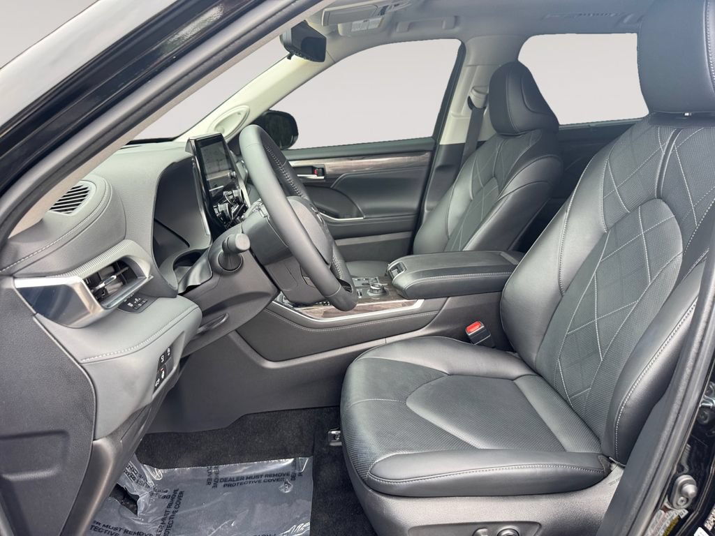 Used 2025 Toyota Highlander Platinum AWD/4WD image 9