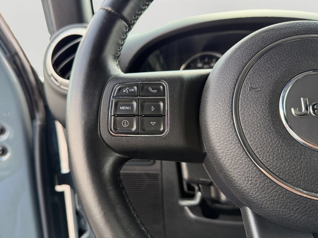 Used 2014 Jeep Wrangler Unlimited Rubicon w/ Connectivity Group AWD/4WD image 21