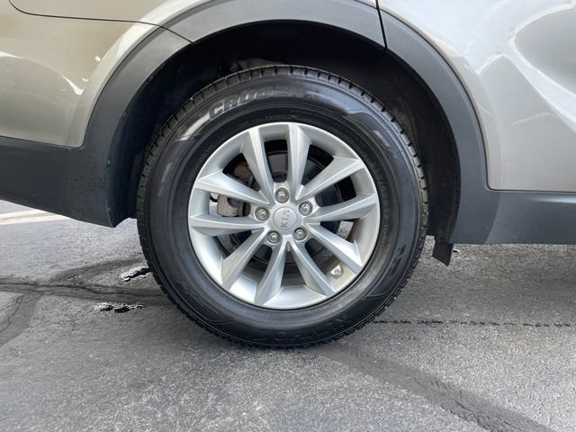 Used 2017 Kia Sorento AWD image 32