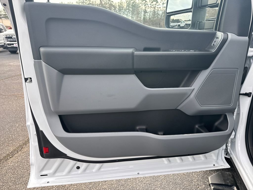 New 2026 Ford F250 XL w/ XL Chrome Package image 11