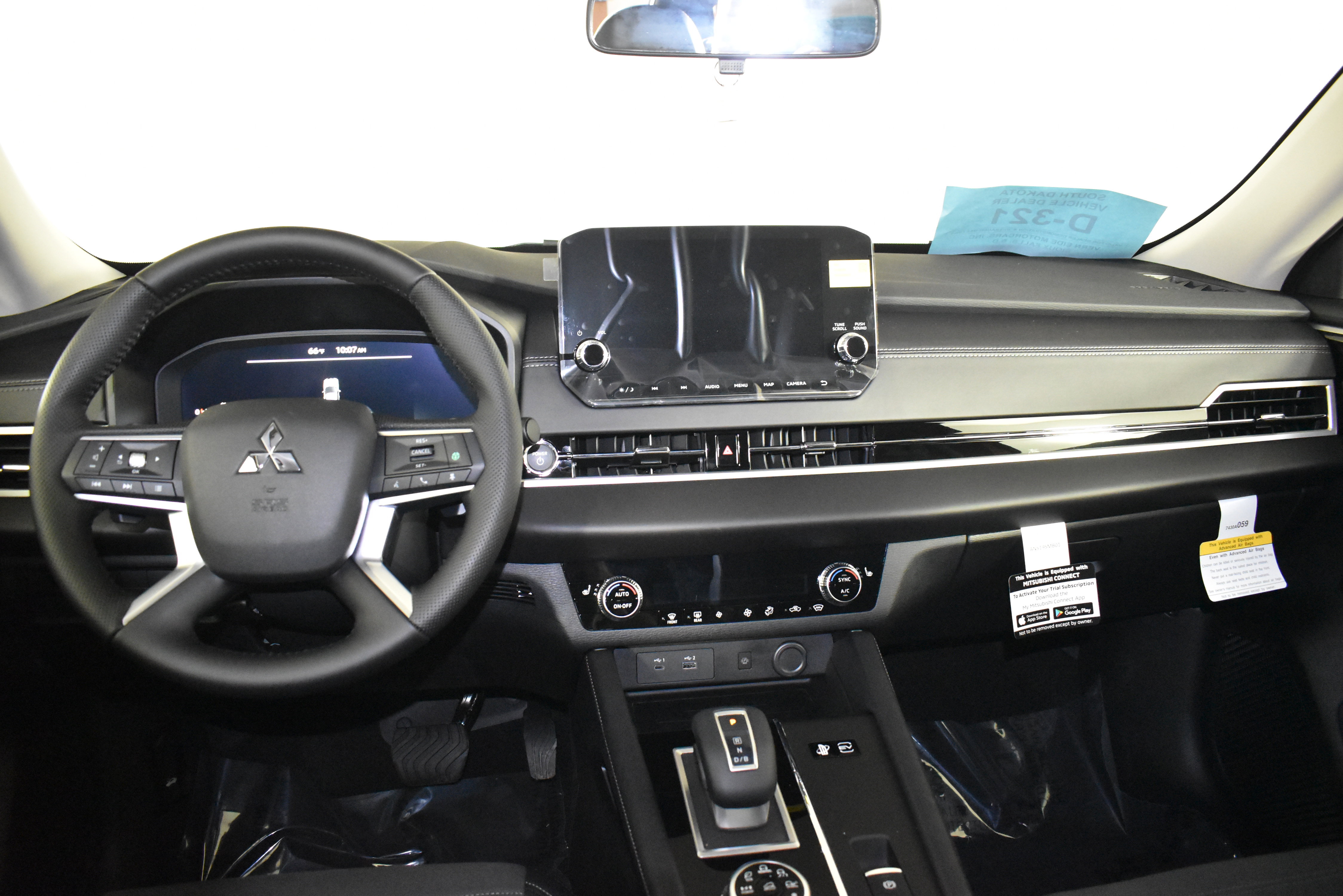 Used 2025 Mitsubishi Outlander SE image 11