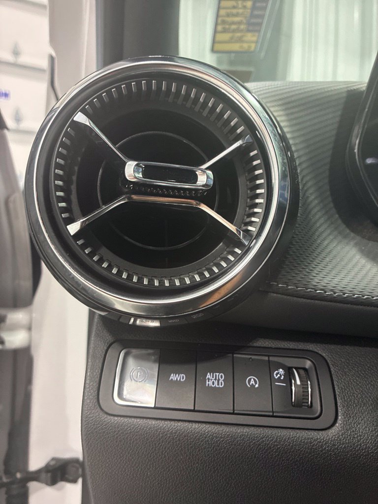 Used 2026 Chevrolet Equinox LT AWD/4WD image 15