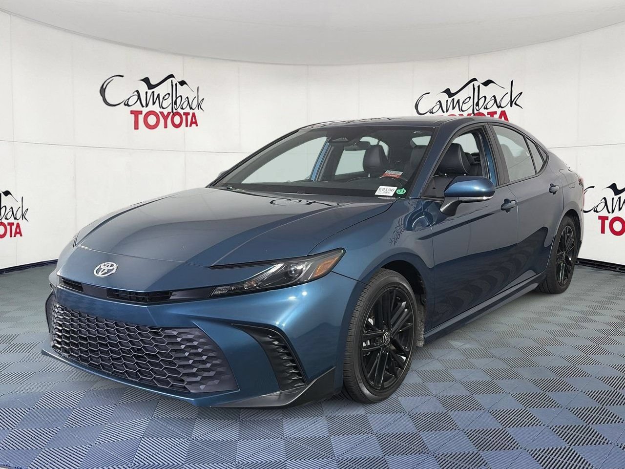 Used 2025 Toyota Camry SE FWD image 2