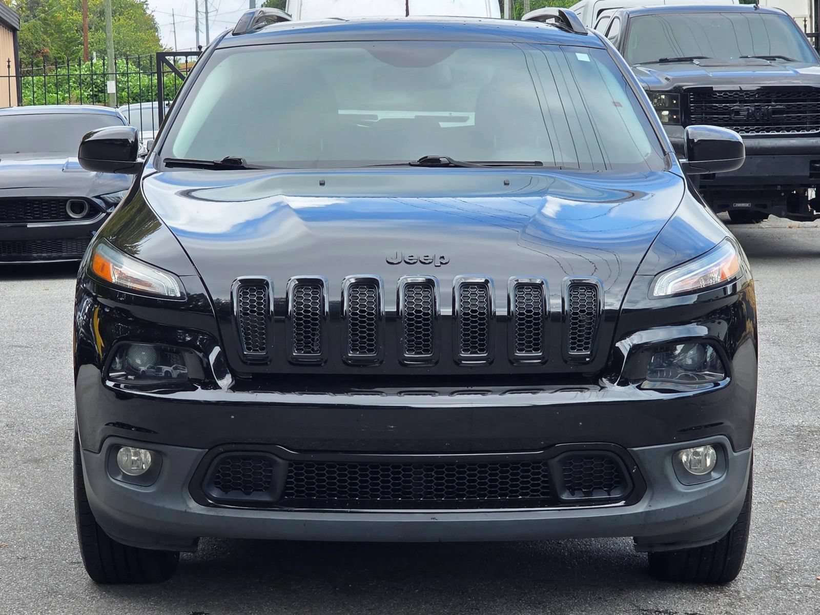 Used 2018 Jeep Cherokee Latitude w/ Altitude Package AWD/4WD image 9