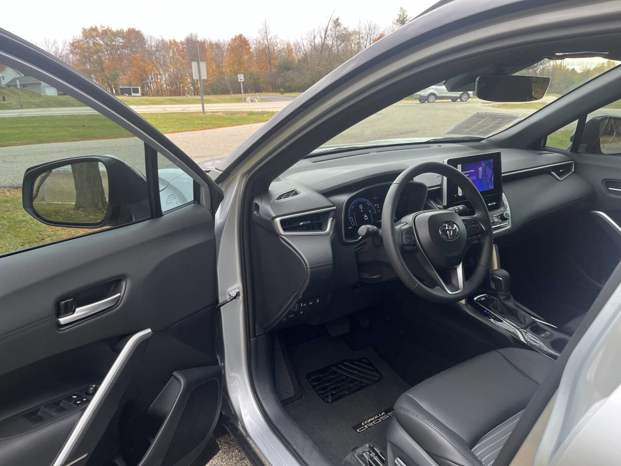 Used 2024 Toyota Corolla Cross AWD Hybrid image 24