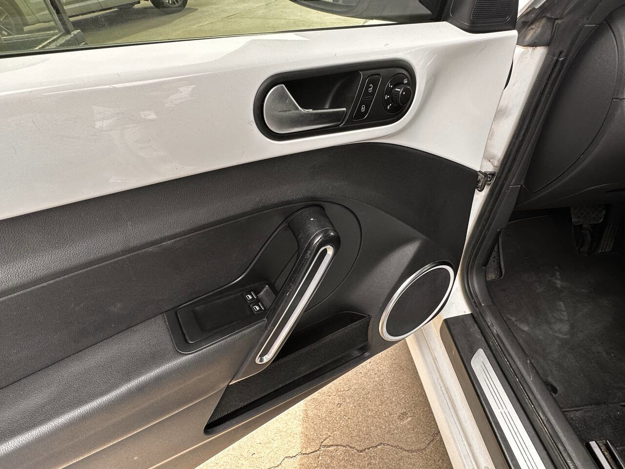 Used 2012 Volkswagen Beetle 2.5 image 12