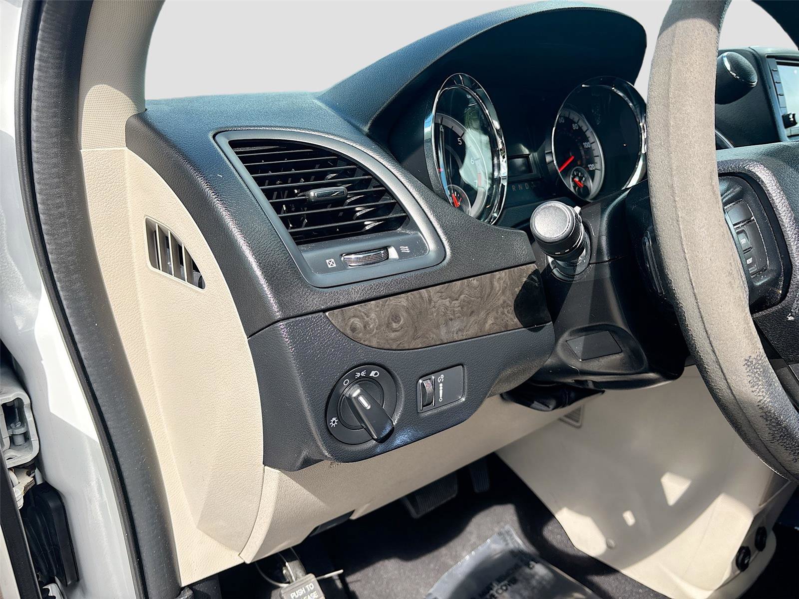 Used 2019 Dodge Grand Caravan SE FWD image 10