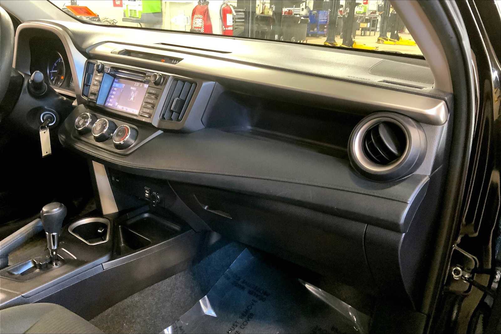 Used 2017 Toyota RAV4 LE w/ Carpet Mat Package image 15