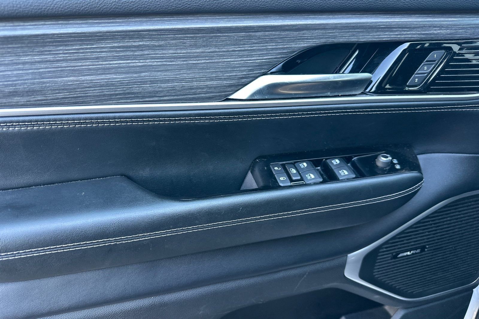 Used 2024 Jeep Wagoneer L Series II w/ Flexible Seating Group image 11