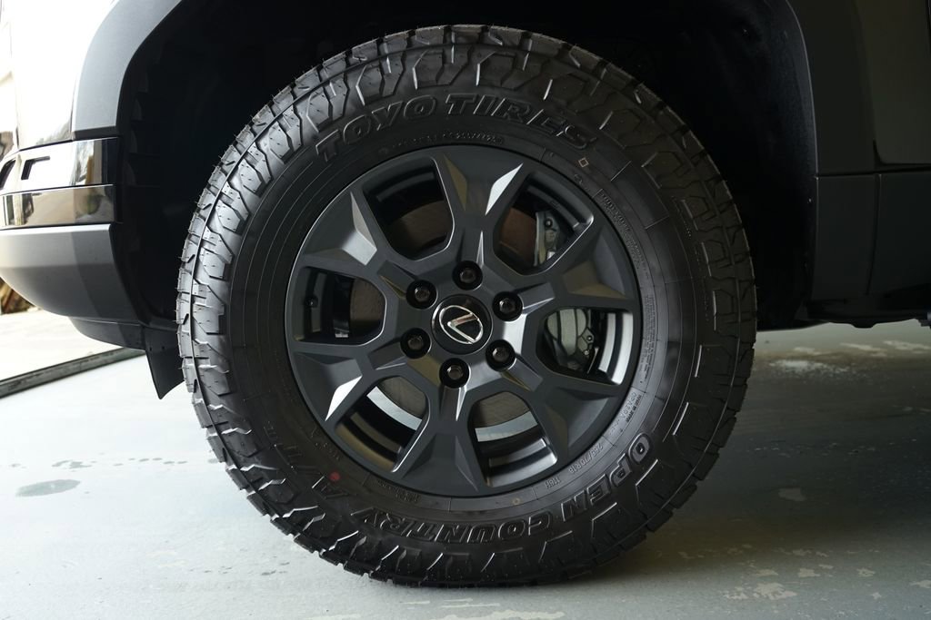 Used 2026 Lexus GX 550 w/ Accessory Package (32) image 28